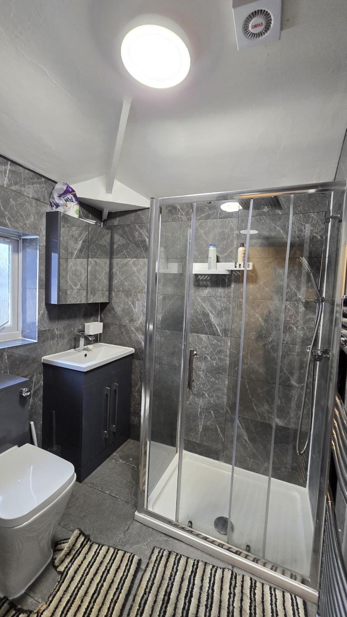 Entire Three Bedroom House In Бирмингам Екстериор снимка