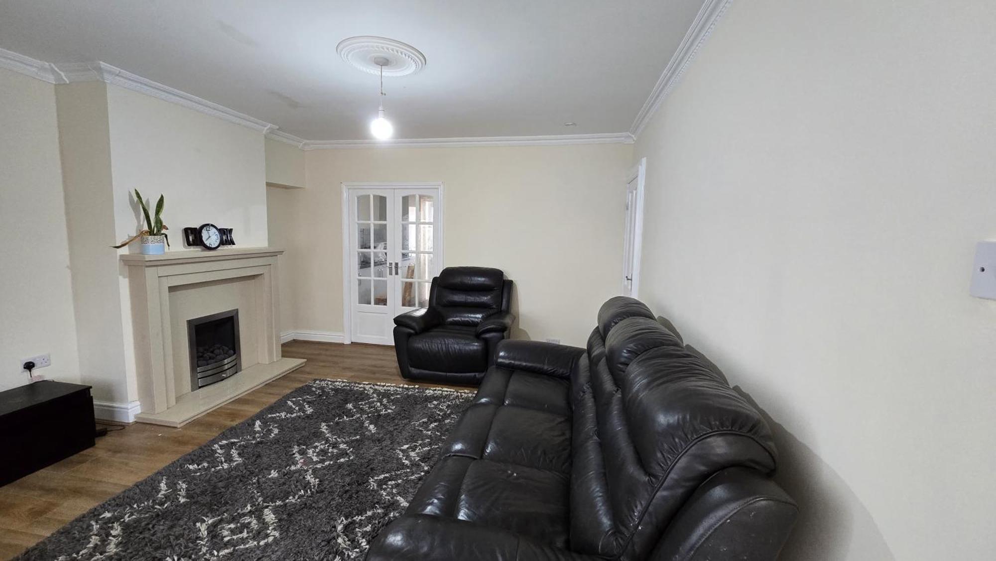 Entire Three Bedroom House In Бирмингам Екстериор снимка